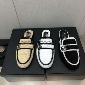 chanelllies kniglocking espadrilles raffia 짚 채널 평면 노새 반 슬리퍼 샌디 스타일 직조 디자이너 슬리퍼 버클 플랫폼 뮬 슬라이드 신발 로아