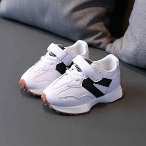 Sneakers Boys i 2022 Fashion Girls Soft Running Tenis Childrens Tablet Casual Baby Outdoor Sports Buty Q240506