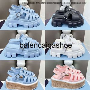 Pradshoes Foam 2023 Женщины Prades Rubber Sandals Designer Vintage Beach Женская платформа металлическая пряжка сандалия плоские пластинки.