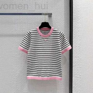 Kvinnors stickor Tees Designer Spring/Summer Ny produkt Liten doftande vindrosa kant Stripe rund hals Kort ärm stickad skjorta Opca