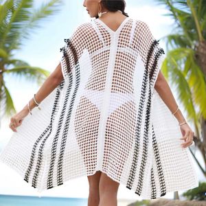 Women Beach Wear 2024 neuer gestreifter Strand für Frauen Sommer Badeanzug Cover-Ups White Fishnet Strandkleidung sexy Badeanzug Kleid Y240504
