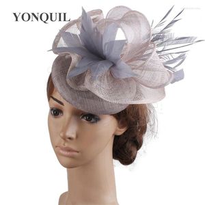 Berets Feather Flower Race Chapeau eleganckie damskie fascynatory fascynatory fedora hat opaski
