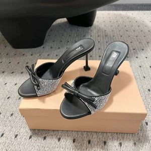 erstklassige Mode Stiletto Strasshochschuhe sexy Sandalen Maultier Frauenfeier Miui Luxurys Pantoffeln Sommertanz Schlitten Frau Loafer Designer Sandale