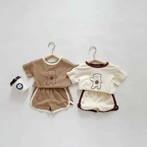 Set di abbigliamento a stampa completa piccola tees orso +pantaloncini ragazzi e ragazze simpatiche cotone in cotone cucchiaio pullover a manicotto corto abiti da casa a maniche corte 2 pezzi Suitsl2405