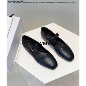 Row Shoes Row Classic The Spect Waxy Round Head Head Flat Mary Jane одиночные туфли в Dongguan Leather 6mfk