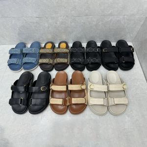 Famous Designer Women Knitted Sandals With DOUBLE Designer House Straw Logo Nylon Buckle Strap Hollow Slippers Flat Bottom Summer Fashion Beach Knitted Slippers