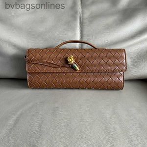 Bottgss Ventss 2024 New Clutch Handwoven Handheld 저녁 식사 가방 정품 가죽 패션 잠금 버클 백 싱글 로고