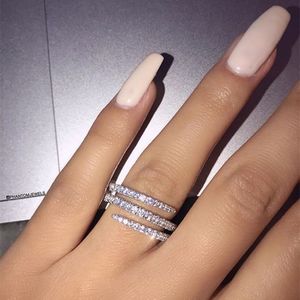 2021 Moda Inclaid Ladies de zircão com pedras laterais Anel de três rings design surround Design