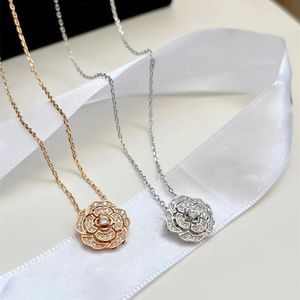 Modevarumärkesdesigner halsband 925 Pure Silver Camellia Halsband pläterad med 18k guld full diamantblomma hänge högutgåva Valentine Day gåva smycken