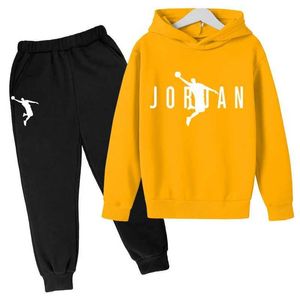 Conjuntos de roupas para meninos esportes de roupas estamadas conjuntos de roupas infantis Capuz de capuz de desenho animado Camisa esportiva+calça 2pcs Roupas de atletismo Childrens Casual Fashion Clothingl2403