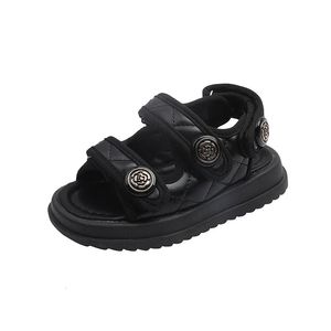 Kinder Sommer Sandalen Chic Girls Casual Sandalen Solid schwarze Kinder Mode Prinzessin japanischer Stil Klassiker Blumen Schnalle 240412