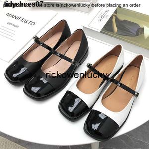 the row shoes Mary sheepskin Collegiate Jane shoes with thick heel straight buckle square THE ROW high heel shoes Elegant and simple E9BD