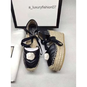 T92 Ultima qualità di alta qualità sandali in pelle vera in pelle di canapa con corda design Weaving Slifor Shoes High-heels Shoes Flip Flop Neakers Fashion GGitys Fbif Fbif