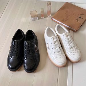 Klassiska designerskor Kvinnor Sneakers Flat Casual Shoes Black White Sport Fashion Lace-Up Platform Trainers Downtown Nappa Leather Sneaker