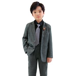 Детский маленький костюм красивый костюм в британском стиле. Студент для выступления на пианино, проводящих пианино, еженедельный костюм для дня рождения (костюм + брюки + галстук + брошь)