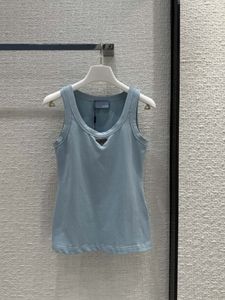 ブランド同じスタイルの女性のTシャツ2024新しい春夏スクープネックティーファッションミラノ滑走路Tシャツデザイナートップ0506-5