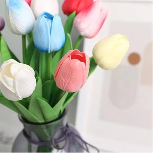 Dekorative Blumen 5pcs künstliche Tulpflanzen für Innenräume im Freien Garten weiche Material Partyzubehör Geschenke Frauen Festival