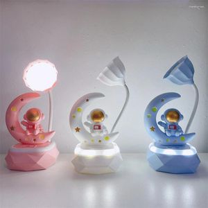 Bordslampor Cartoon LED -lampa Astronaut Space Cabin Night Light Student Plugged in Learning Bedroom Bedside Second Gear Dimning