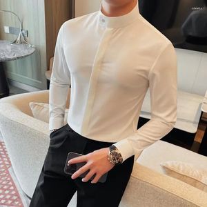 メンズカジュアルシャツ2024スプリングスタンド首輪ホワイトシャツ男性用長袖ビジネスドレス汎用性のあるソーシャルバンケットパーティーM-4XL