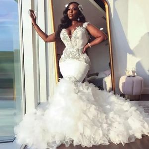 African White Mermaid Wedding Dress Sweetheart Ruffle Black Bride Dress Beading Formal Bridal Gown Plus Size