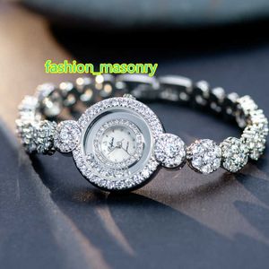 Nowe przybycie lodowe kwarcowe zegarki słynne marki moissanite kobiety luksusowa marka analogowy pełny diamentowy zegarek rhinestone