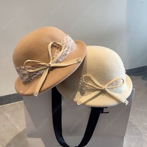 Designer damski berets zimowe szlachetne futrzane czapki khaki kaszmirowe kapelusze uliczne moda biała beret panie zwykłe czapkę czapki ropiejki ha 263t