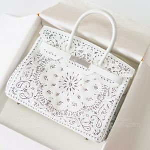 12A высококачественные дизайнерские сумочки нишевая вышивка украшенная специальная креативная дизайн 30 см серебряной пряжки женский роскошные сумки для роскошной тотации с оригинальной коробкой.