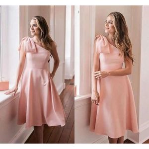 Pink Prom One Short 2021 Shoulder Dresses Chiffon Bow Kne Längd Custom Made Plus Size Tail Party Gown Formal OCN Wear Vestido