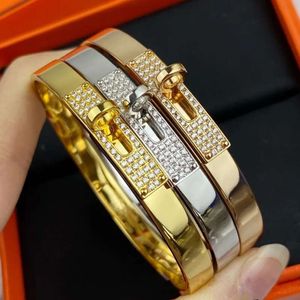 مجوهرات عالية الجودة جنيه استرليني سوار الدوران الدوار للنساء للنساء Gold Charm Fashion Grand Party Gift