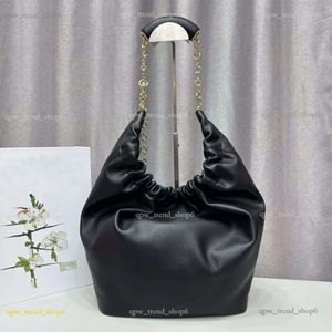 Neue Einkaufsgüter Gold Single Tasche große spanische Frauen Mode Squeeze Kette Totes Schultermondbeutel Leder Mädchen Kapazität 2024 Handtaschen 537