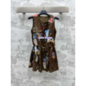 여자 캐주얼 드레스, 민소매 디자이너 셔츠, 여자 탑 셔츠, 평평한 바닥 스커트, 여자 슬림 착용 재킷, 여름 조끼, 신문 인쇄 조끼 스커트, 5415