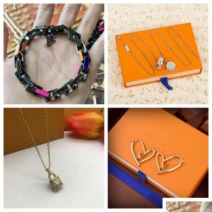 Bracelet & Necklace 2023 Latest Fashion Look -Selling Designers Costume Accessories Necklaces Bangle Classic Luxury Bangles Jewelry G Dhrs8