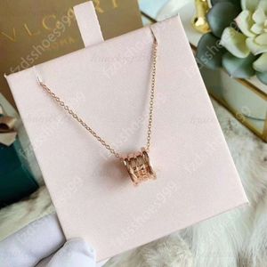 Luxury brand necklace designer for women fashionable new titanium steel pendant necklace high-quality 18k gold necklace 37
