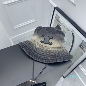 Luxury Wide Brim Hats Designer Bucket Beach Hat Sun Protection Cap Mens Women Canvas Denim Basin Summer Sun Hatt med justerbar hakband