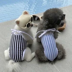 Vestido de cachorro listra de verão roupas de estimação terno de peça de banho de pelúcia de pelúcia foto de moda foto de gato colete h240506