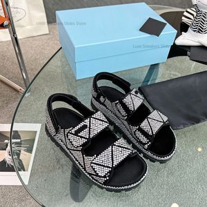 Designerplattform Summer Sandaler Slides Open Round Toe Rhinestone Empelled äkta läderhelgstrand Sandal Casual Shoes Women's Factory Factorwear With Box