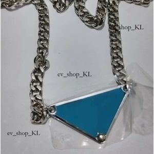 Mens Pendant Top Designer Jewelry Luxury Tiffanyjewelry Triangle Fashion Jewelry Woman Brand Prades Bag Necklace Jewelrytrendy Personality Clavicle Chain 805