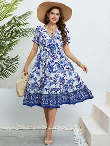 Plus Size Women Blume Print V-Ausschnitt A-Line Kleider elegante Rüschen Kurzärmele Party Robe Casual Lady Urlaub großer Stoff 240506