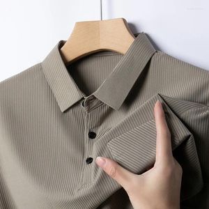Мужские Polos 2024 Рубашка поло с коротким рукавами для мужчин Summer Cool Fashion Fashion For-Shirts Корейский стиль сплошной одежды