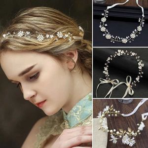 Opaski na głowę Bride Wedding Hair Akcesoria Kobiety Kwiat włosów biżuteria na nakrycia głowy Celebrowanie opaski do włosów Q240506