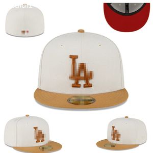 2024 HOT FITTED HATS BASKBALL CAPS Alla lag för män Kvinnor Casquette Sports Hat Flex Cap med Original Tag Size Caps 7-8 R2222