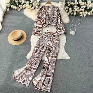 Calças de duas peças de duas peças de verão impressão floral feminina conjunto de duas peças de lanterna de decote em V Sexy Lanterna de lanterna curta+calça de perna larga Defina a praia de férias new stylel240429