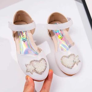 Sandals Pink Sandals for Girl Heart Rhinestone Princess Sandals Fashion Versatile Soft Sole Kid Party Wedding Hook Loop Children Flats