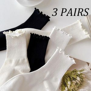 Frauen Socken 3 Paare gekräuseltes Mädchen Lose Stapel Socke Schwarz weiße beige gekräuselte Kante mit mittlerer Röhre koreanische Mode japanische Lolita JK