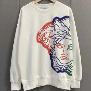 Medusa Hoodies Sweatshirts Sonbahar ve Kış Tasarımcısı Hoodie Modaya Düzenli Uzun Kollu Lüks Hoodie Net Kırmızı Yarım Yüz Medusa Ins Baskılı Baskı Medusas Kazak 135