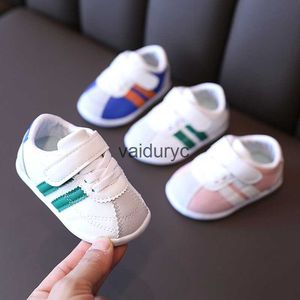 Sneakers Spring New Baby Shoes 0-1 år gamla flickor Soft Sole Walking Velcro Boys and Childrens H240506