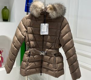 Mulheres m Designer Jaqueta de luxo de luxo Inverno Down Coats Real Fox Fur Parkas com cinto Lady Duck Feathers Coatwearwear