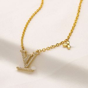 Aldrig bleka 18k guldpläterad lyxmärke designer hängen halsband rostfritt stål bokstav choker hänge halsband pärlor kedja smycken tillbehör älskar gåvor