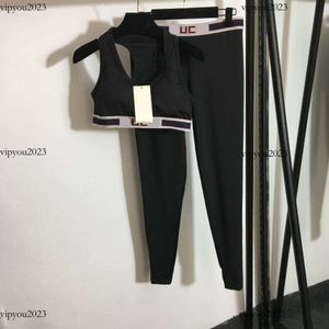 Tasarımcı Trailsuit Kadın Marka Kadın Giyim Yaz Yoga İki Parça Set Moda Mektubu Logo Bayanlar Woking Bell Band Tank Top Yelek Kız Pantolon Mayıs 06 Jogger