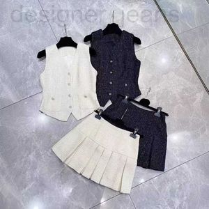 مصمم فستان من قطعتين ربيع/صيف جديد Ch Nanyou Gaoding French Minimalist Style Solid Color Rished V-Deace Vest Vest Pleated High Pherced Skirt Set 43Z1